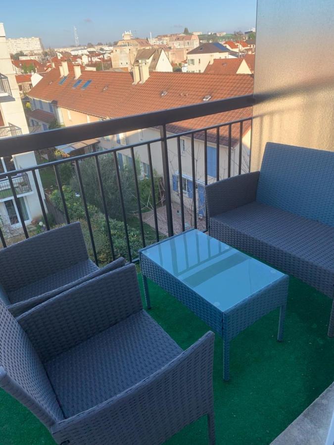 דירות ווילג'וף Lumineux Studio Avec Balcon / Cosy Flat With Balcony מראה חיצוני תמונה