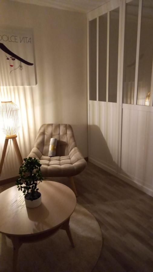דירות ווילג'וף Lumineux Studio Avec Balcon / Cosy Flat With Balcony מראה חיצוני תמונה